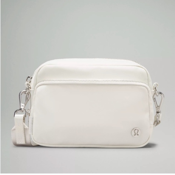 Lululemon Everywhere Crossbody Bag - Picture 12 of 12